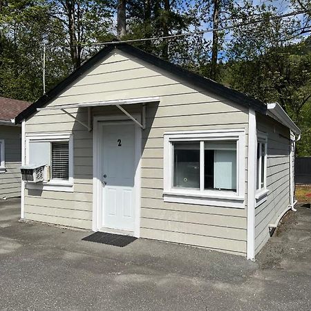 Lake Errock Motel Harrison Mills Exterior photo