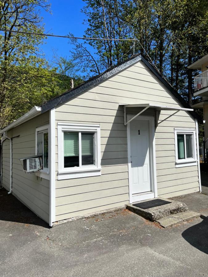 Lake Errock Motel Harrison Mills Exterior photo