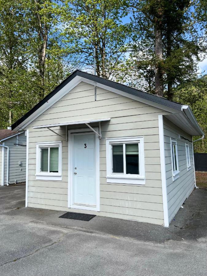 Lake Errock Motel Harrison Mills Exterior photo